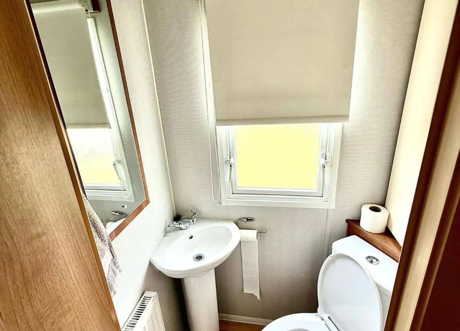 3 Bedroom 8 Birth Caravan - Sand Le Mere Tunstall
